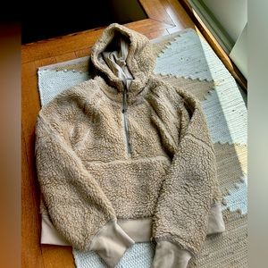 NWOT Lululemon Sherpa over sweatshirt